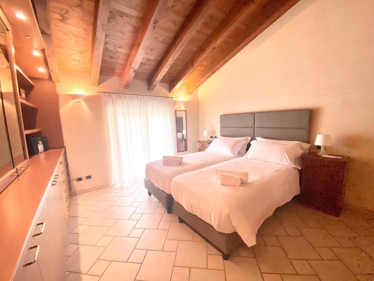 Residence Corte Ferrari -Ciao Vacanze- Moniga del Garda Екстериор снимка